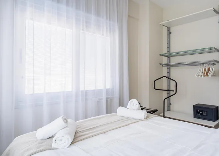 Local Host Living - Signature In Nicosie