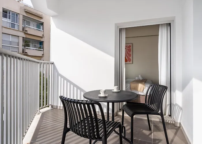 Local Host Living - Signature In *