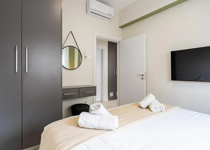 Local Host Living - Signature In * Nicosie