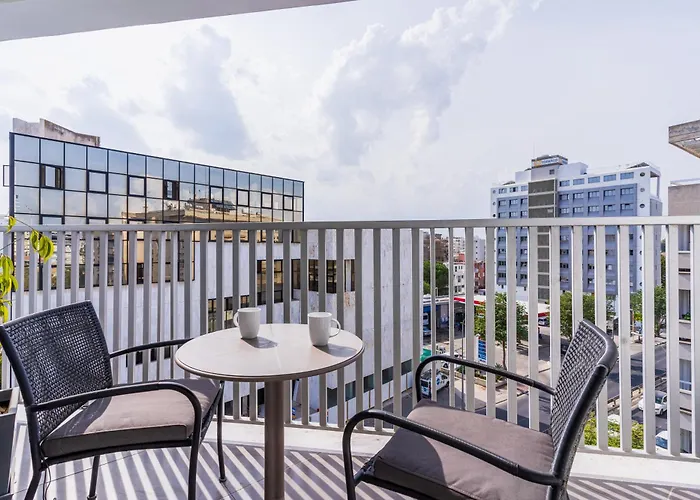 Local Host Living - Signature In * Nicosie