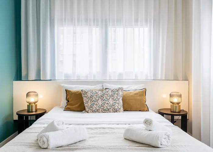 Local Host Living - Signature In Nicosie