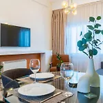 Local Host Living - Signature In * Nicosie