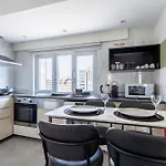 Apartment Local Host Living - Signature In