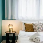 Local Host Living - Signature In Apartment