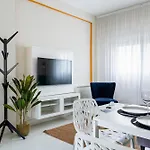 Apartment Local Host Living - Signature In