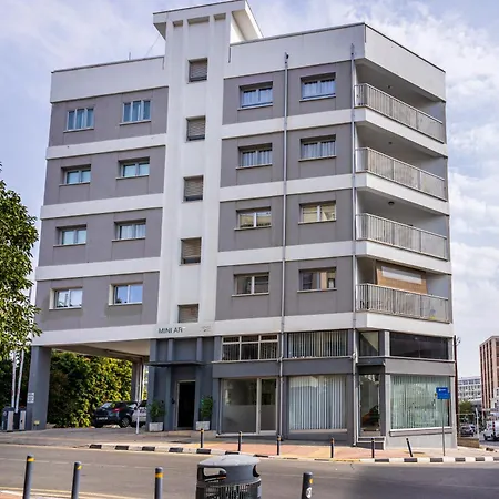 Apartment Local Host Living - Signature In