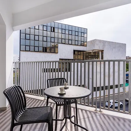 Local Host Living - Signature In * Nicosia