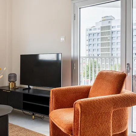 Local Host Living - Signature In Апартаменты