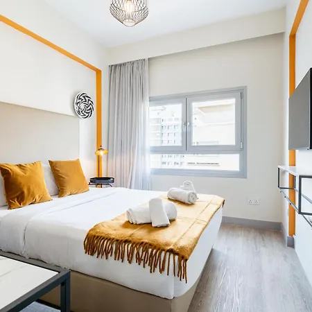 Local Host Living - Signature In *