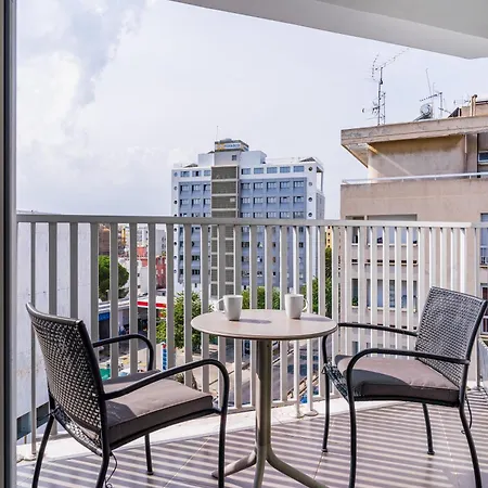 Local Host Living - Signature In Апартаменты Никосия