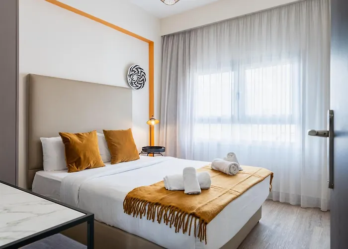 Local Host Living - Signature In Nicosia