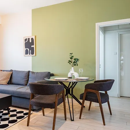 Local Host Living - Signature In Daire