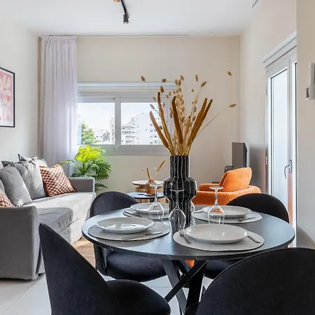 Daire Local Host Living - Signature In
