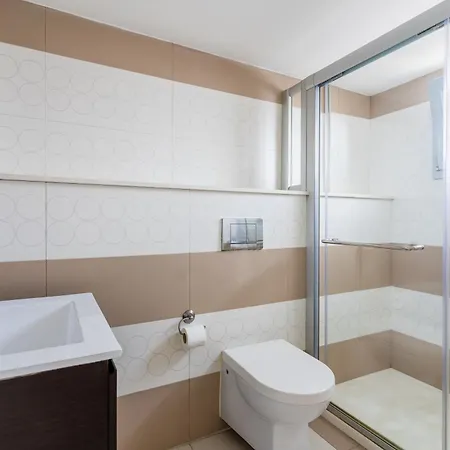Local Host Living - Signature In Lefkoşa